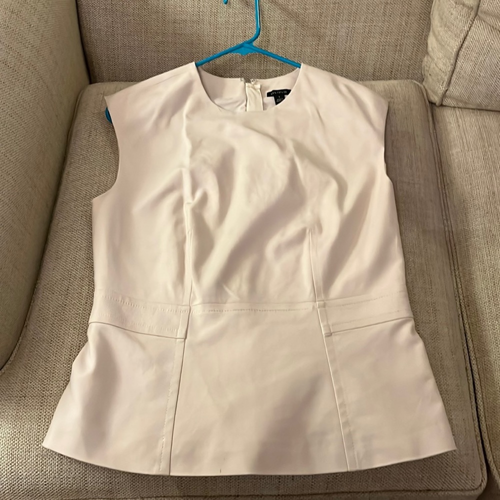 Ann Taylor shirt. Size 6.